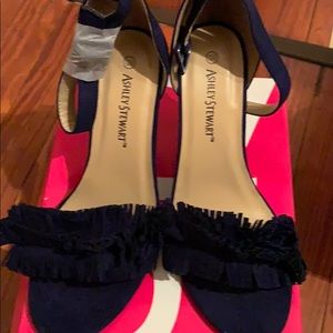 Never worn Pom Pom sandal